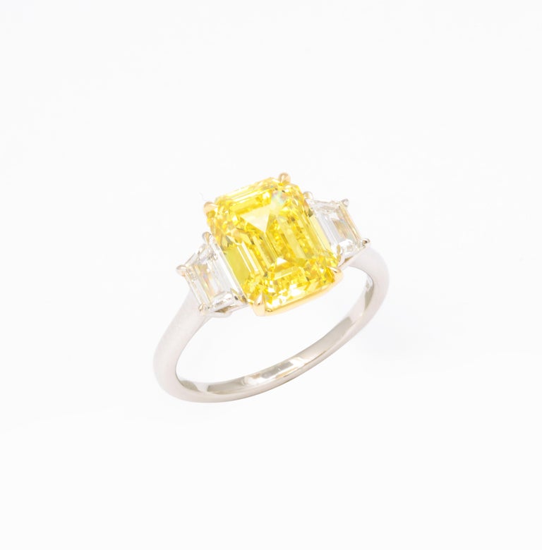 https://a.1stdibscdn.com/fancy-vivid-yellow-emerald-cut-ring-for-sale-picture-10/j_415/j_174482921667400159157/6R1A5490_master.jpg?width=768