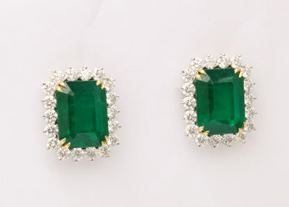 https://a.1stdibscdn.com/vivid-green-emerald-and-diamond-earrings-for-sale-picture-9/j_415/j_204050621695135812816/6R1A5590_master.jpg