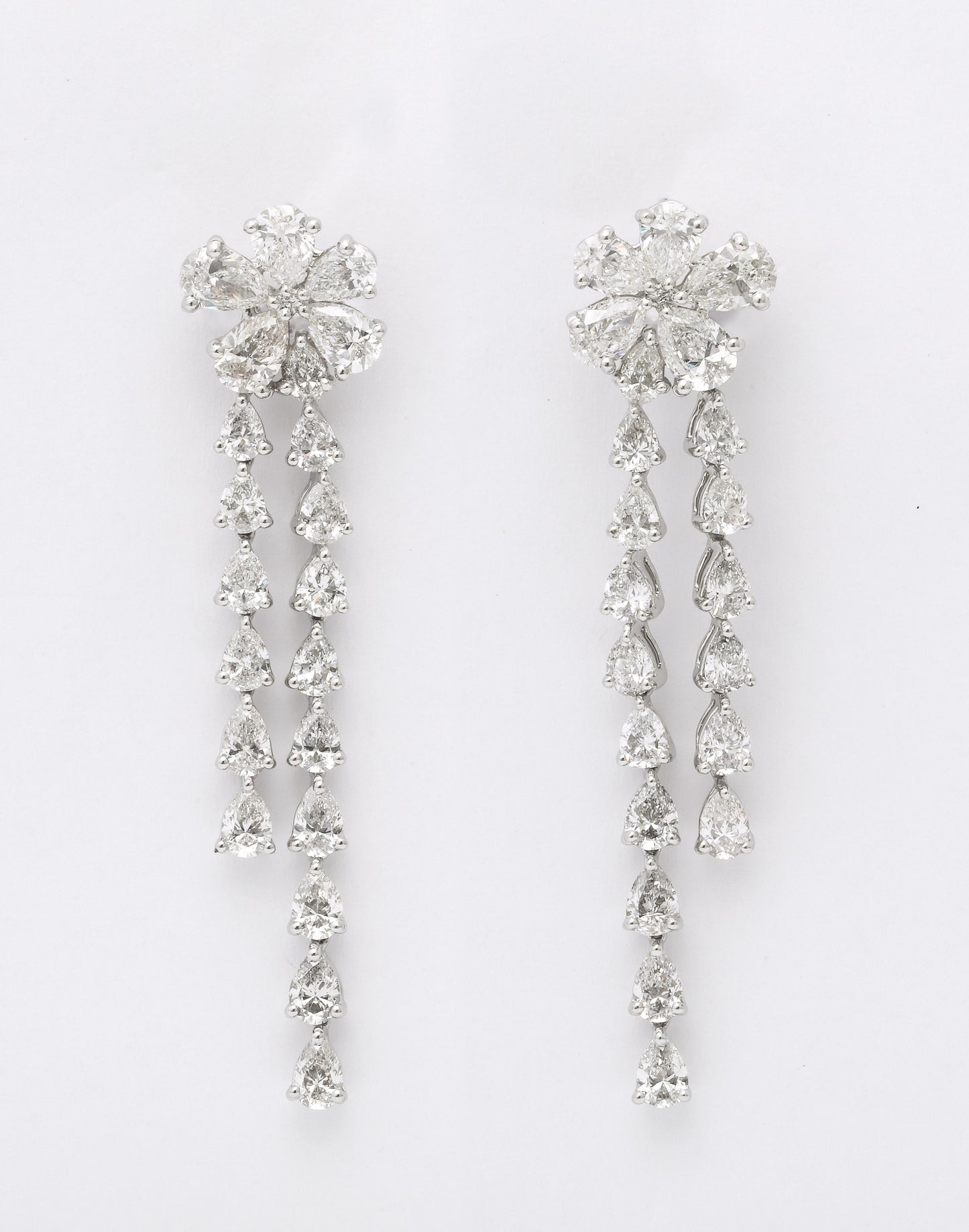 https://a.1stdibscdn.com/diamond-flower-drop-earring-for-sale-picture-6/j_415/j_175216221667919302420/6R1A5630_master.jpg