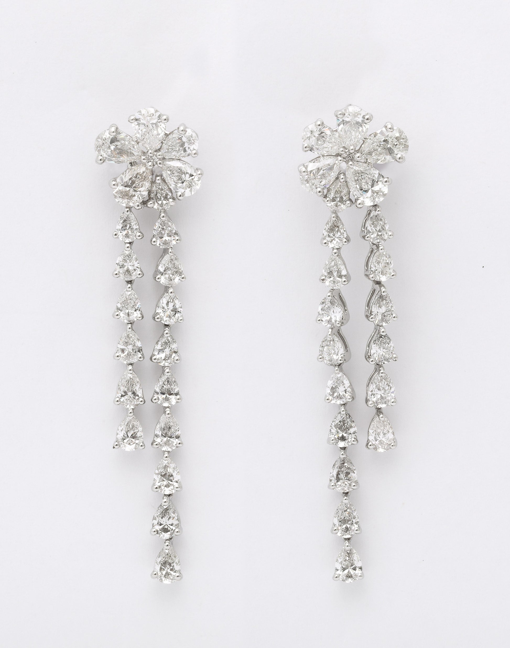 https://a.1stdibscdn.com/diamond-flower-drop-earring-for-sale-picture-6/j_415/j_175216221667919302420/6R1A5630_master.jpg
