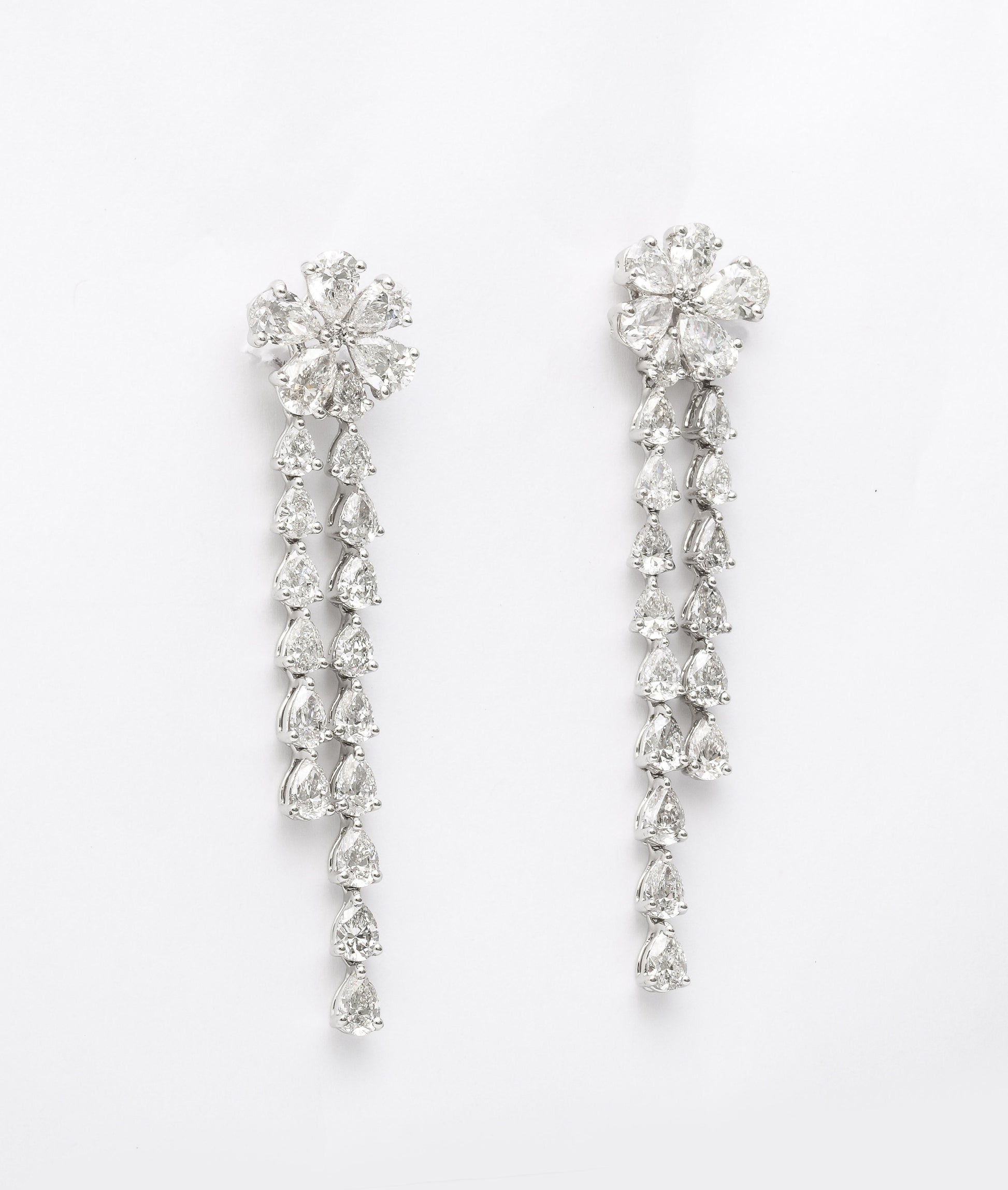 https://a.1stdibscdn.com/diamond-flower-drop-earring-for-sale-picture-8/j_415/j_175216221667919305149/6R1A5633_master.jpg