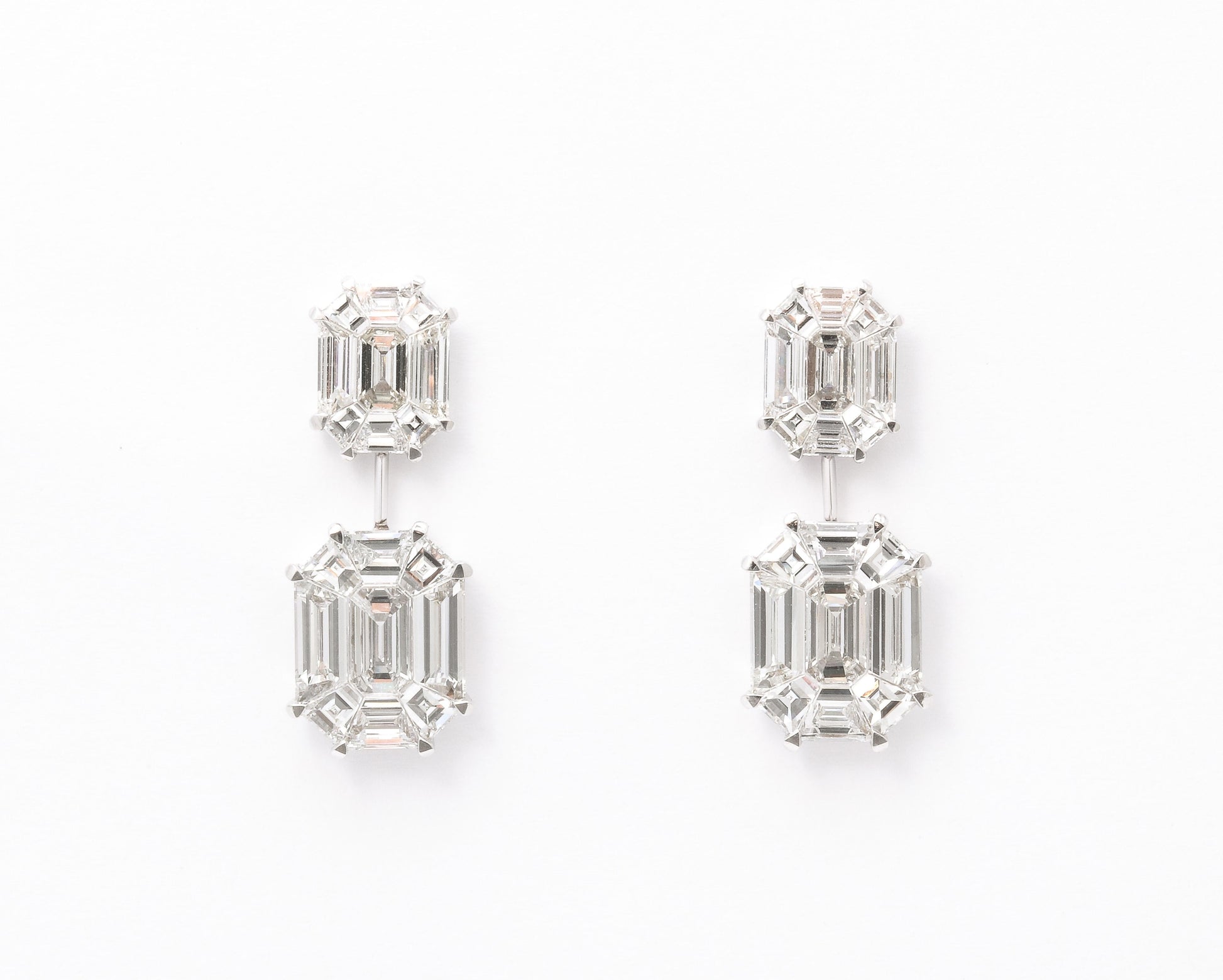 https://a.1stdibscdn.com/emerald-cut-illusion-diamond-dangle-drop-earring-for-sale-picture-5/j_415/j_174040221666970801267/6R1A5978_master.jpg