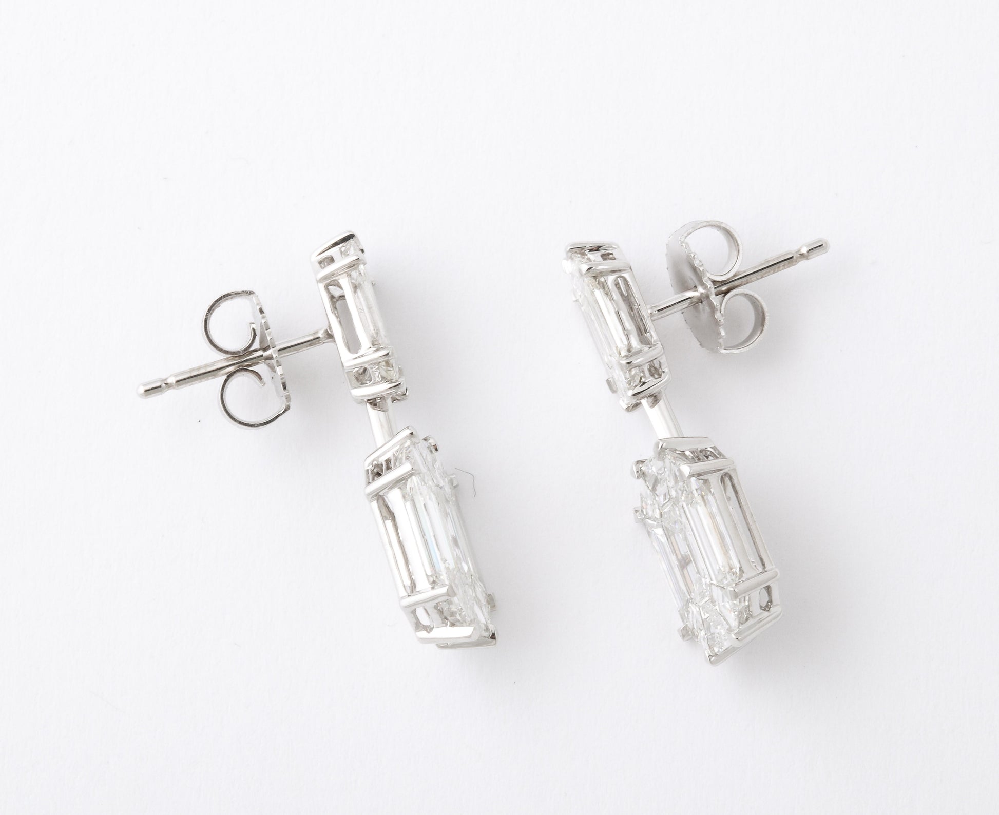 https://a.1stdibscdn.com/emerald-cut-illusion-diamond-dangle-drop-earring-for-sale-picture-6/j_415/j_174040221666970802140/6R1A5989_master.jpg
