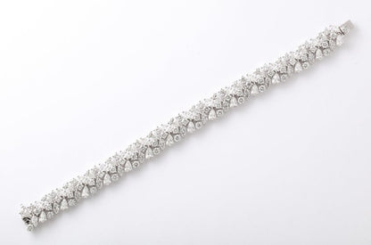 https://a.1stdibscdn.com/diamond-bracelet-for-sale-picture-4/j_415/j_161980821655913506883/6R1A6002_master.jpg?width=768