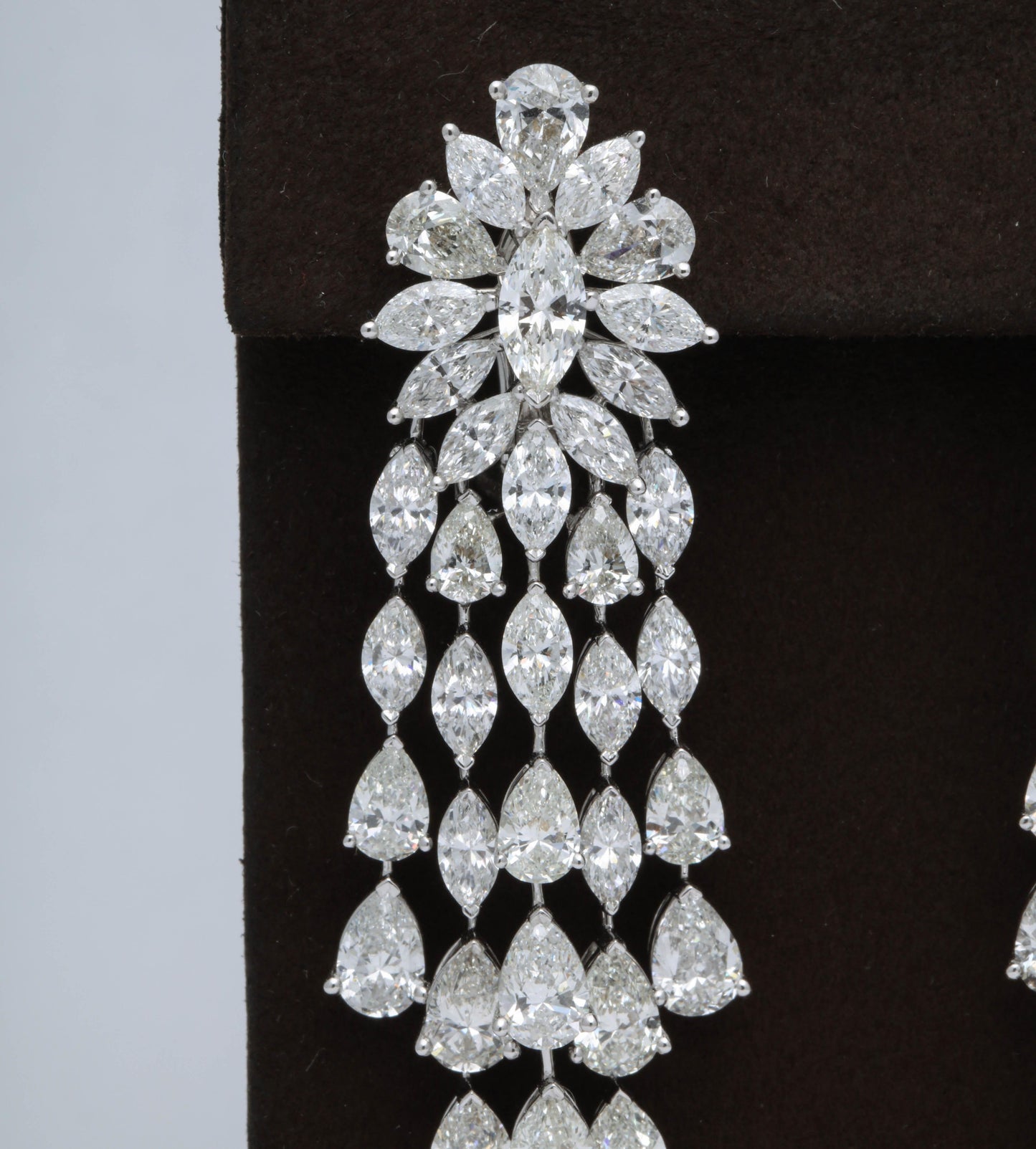 https://a.1stdibscdn.com/important-diamond-dangle-drop-earrings-for-sale-picture-3/0/j_48413331535730135409/6R1A6016_master.jpg