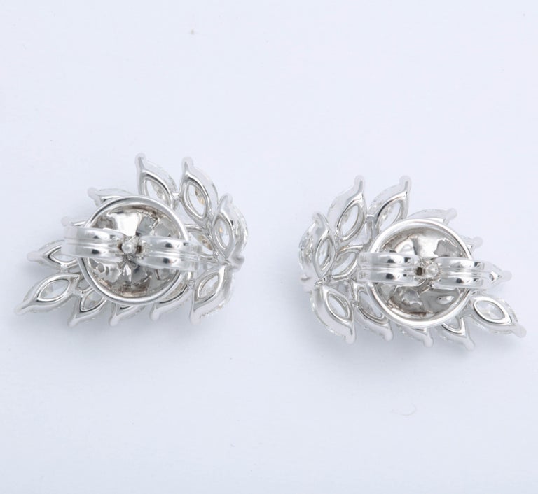 https://a.1stdibscdn.com/diamond-cluster-earring-cuffs-for-sale-picture-4/16156351/j_67519111559204004709/6R1A6038_master.jpg?width=768