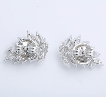 https://a.1stdibscdn.com/diamond-cluster-earring-cuffs-for-sale-picture-4/16156351/j_67519111559204004709/6R1A6038_master.jpg?width=768