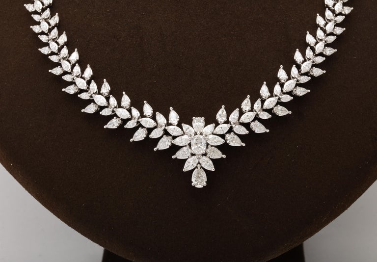 https://a.1stdibscdn.com/diamond-necklace-for-sale-picture-3/j_415/j_165036021658772116328/6R1A6039_master.jpg?width=768