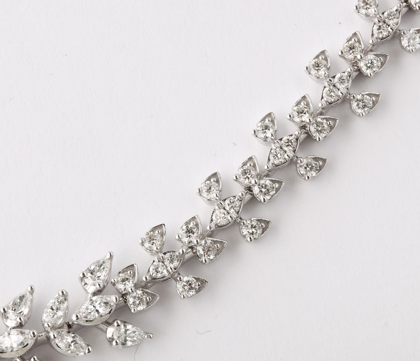 https://a.1stdibscdn.com/diamond-necklace-for-sale-picture-7/j_415/j_165036021658772115596/6R1A6044_master.jpg