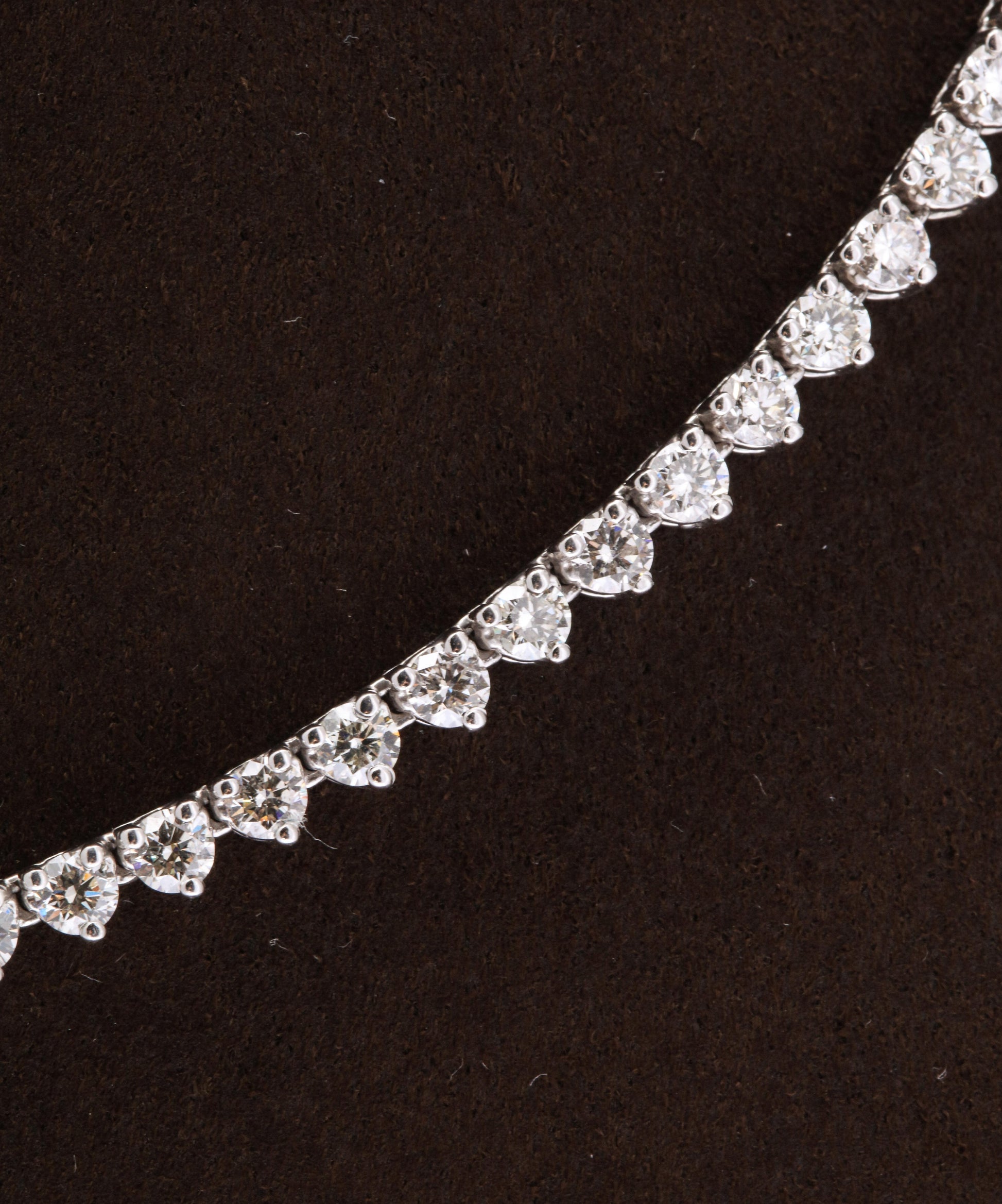 https://a.1stdibscdn.com/11-carat-diamond-tennis-necklace-for-sale-picture-7/j_415/1570046661743/6R1A6046_master.jpg