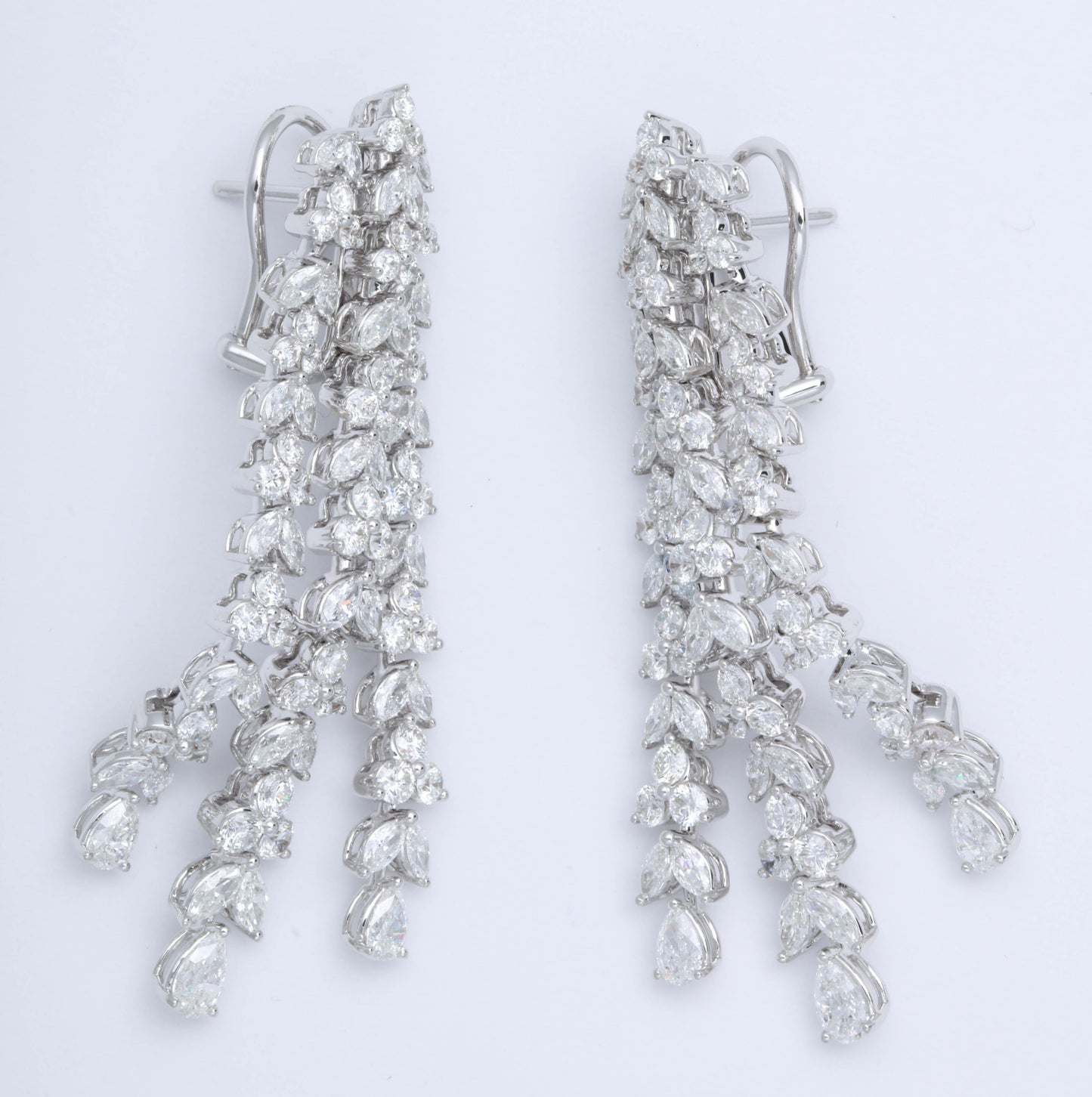 https://a.1stdibscdn.com/diamond-dangle-earrings-for-sale-picture-6/0/j_48414031535730225086/6R1A6065_master.jpg