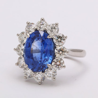 https://a.1stdibscdn.com/ceylon-blue-sapphire-and-diamond-ring-for-sale-picture-3/j_415/1566325217160/6R1A6090_master.jpg?width=768