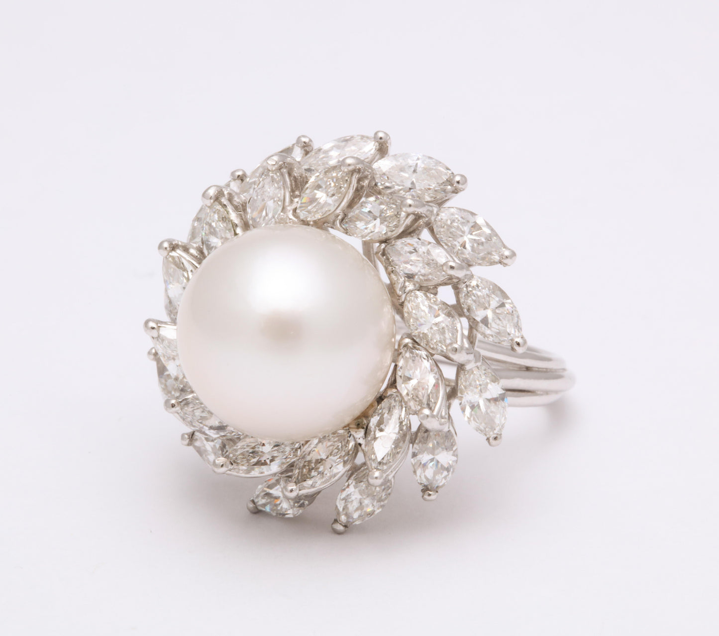 https://a.1stdibscdn.com/south-sea-pearl-and-diamond-ring-for-sale-picture-3/j_415/1566324857808/6R1A6101_master.jpg