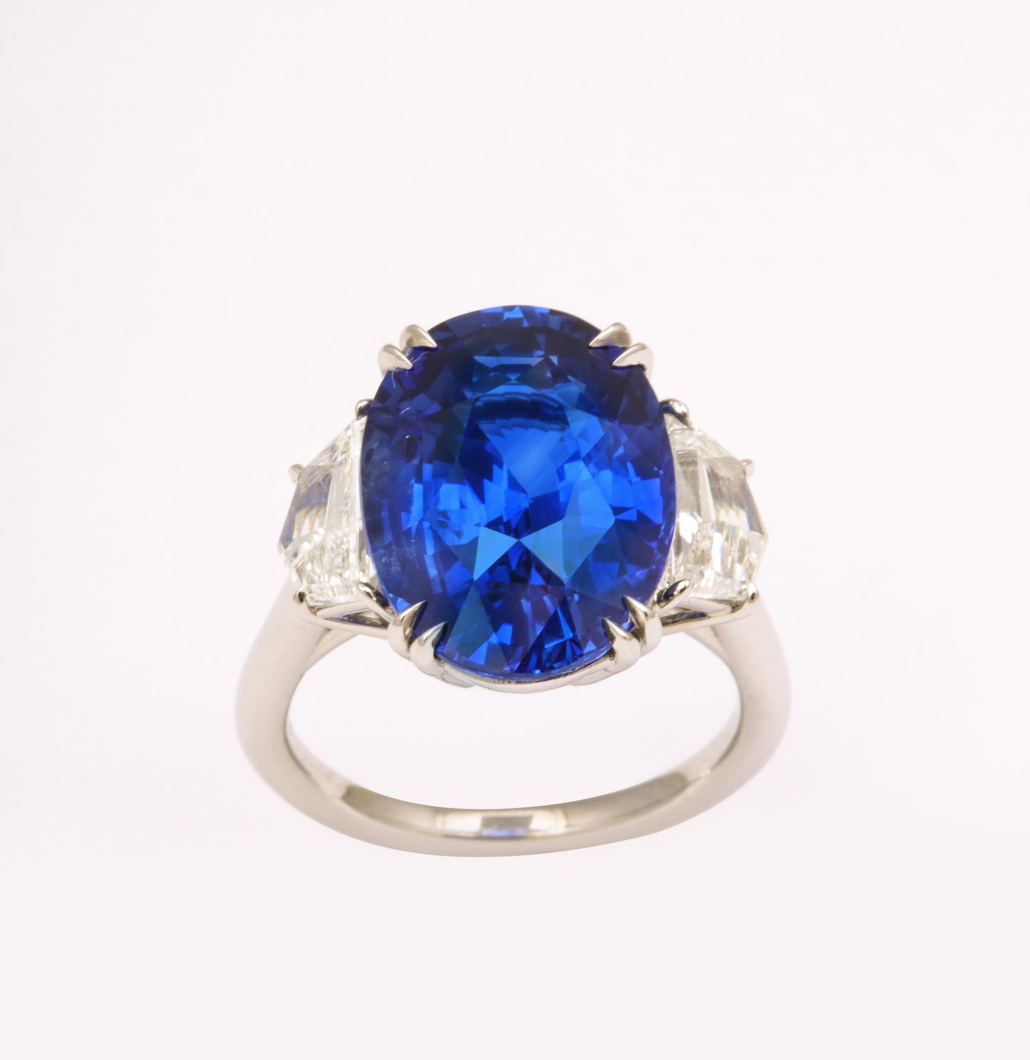 https://a.1stdibscdn.com/10-carat-vivid-blue-sapphire-and-diamond-ring-for-sale-picture-2/j_415/j_154512921650037997045/6R1A6605_master.jpg