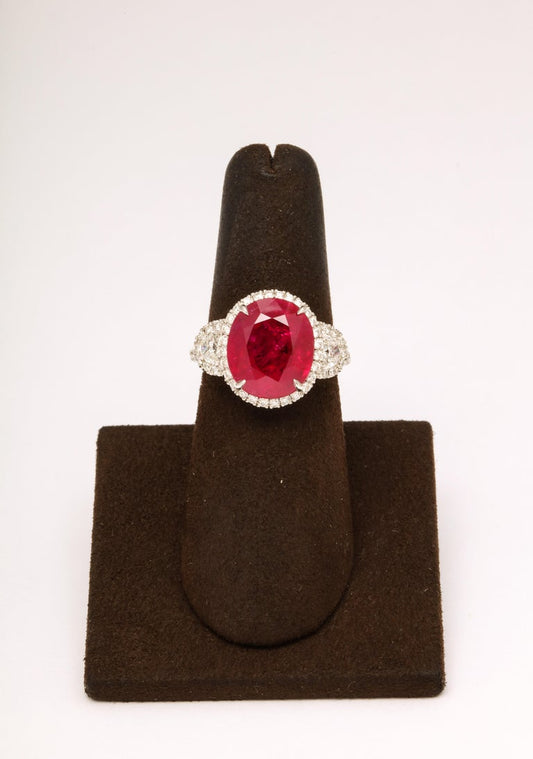 https://a.1stdibscdn.com/7-carat-burma-ruby-and-diamond-ring-for-sale-picture-2/j_415/j_155242321650562641156/6R1A6610_master.jpg?width=768