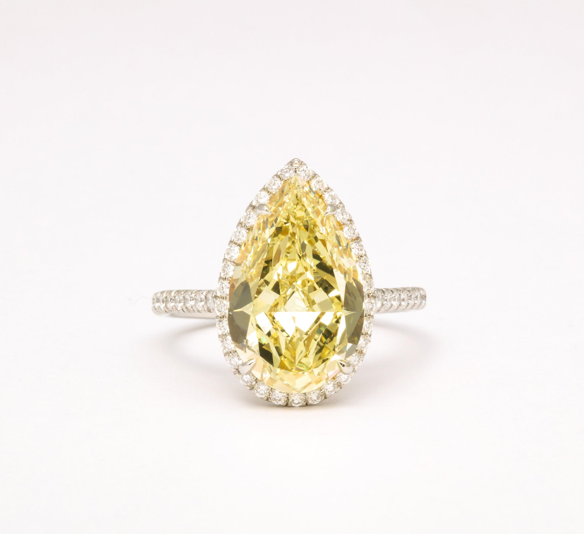 https://a.1stdibscdn.com/5-carat-fancy-yellow-pear-shape-diamond-ring-for-sale-picture-2/j_415/j_154957021650390663227/6R1A6622_master.jpg