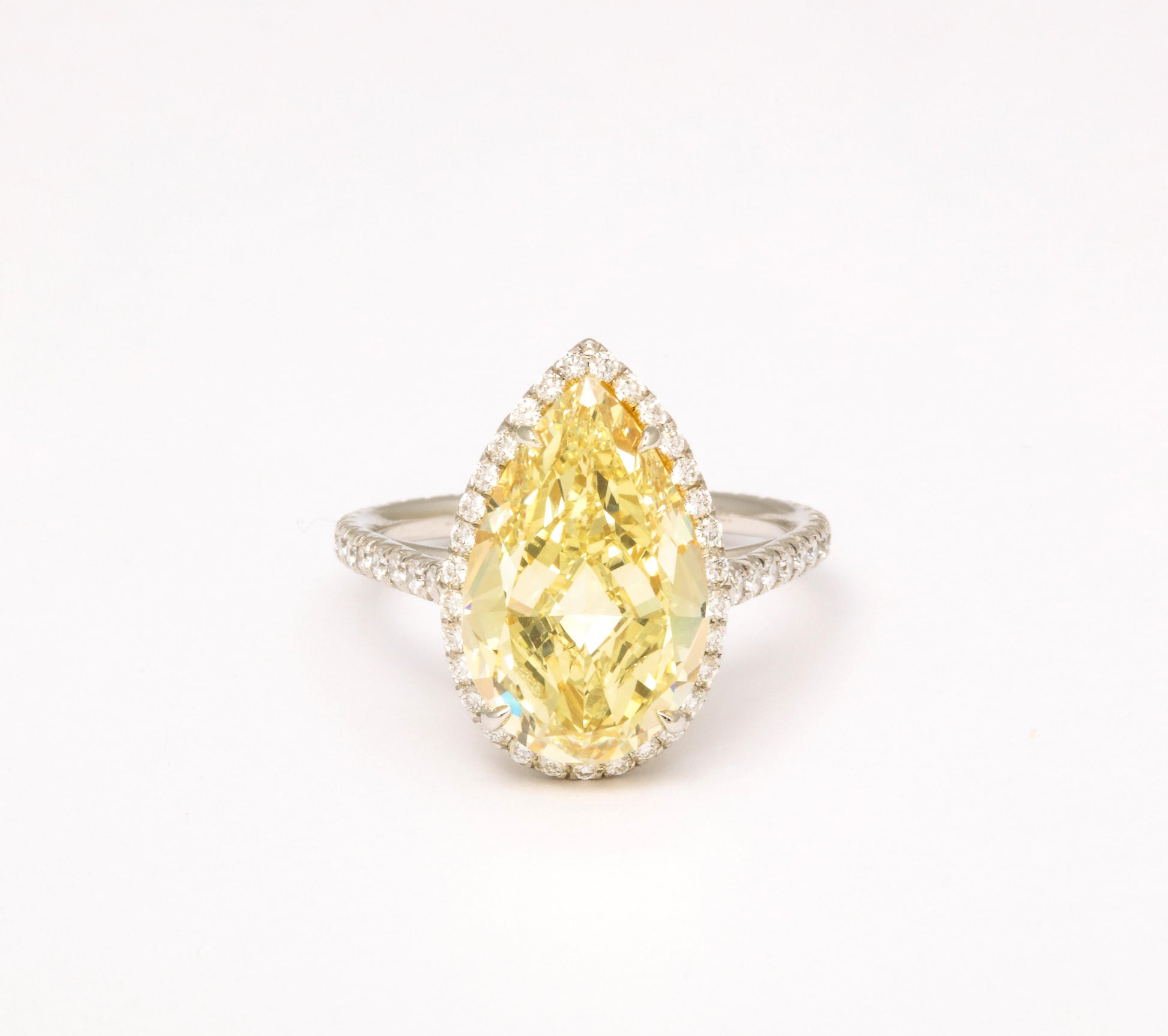 https://a.1stdibscdn.com/5-carat-fancy-yellow-pear-shape-diamond-ring-for-sale-picture-9/j_415/j_154957021650390666944/6R1A6630_master.jpg