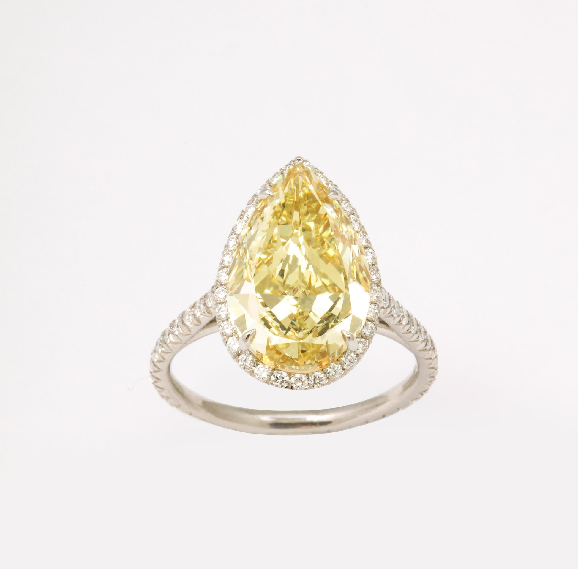https://a.1stdibscdn.com/5-carat-fancy-yellow-pear-shape-diamond-ring-for-sale-picture-10/j_415/j_154957021650390666972/6R1A6633_master.jpg