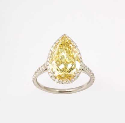 https://a.1stdibscdn.com/5-carat-fancy-yellow-pear-shape-diamond-ring-for-sale-picture-10/j_415/j_154957021650390666972/6R1A6633_master.jpg