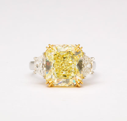 https://a.1stdibscdn.com/8-carat-fancy-yellow-diamond-ring-for-sale-picture-3/j_415/j_154957721650390973102/6R1A6635_master.jpg