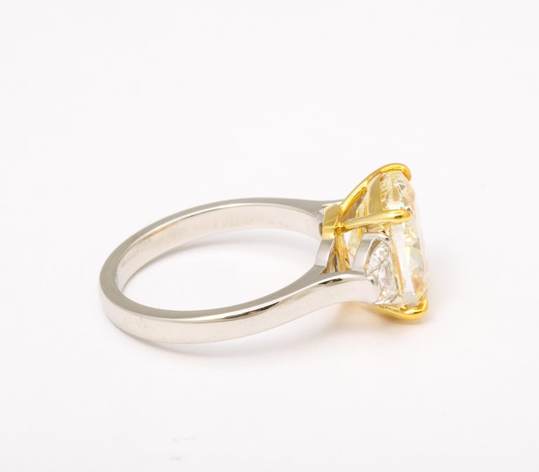https://a.1stdibscdn.com/5-carat-yellow-diamond-ring-for-sale-picture-4/j_415/j_154958521650391212979/6R1A6660_master.jpg?width=768