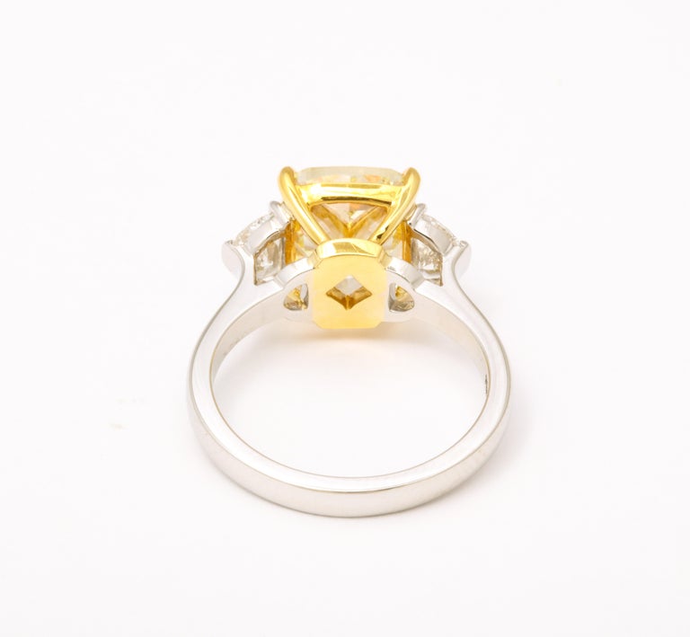 https://a.1stdibscdn.com/5-carat-yellow-diamond-ring-for-sale-picture-5/j_415/j_154958521650391212877/6R1A6661_master.jpg?width=768