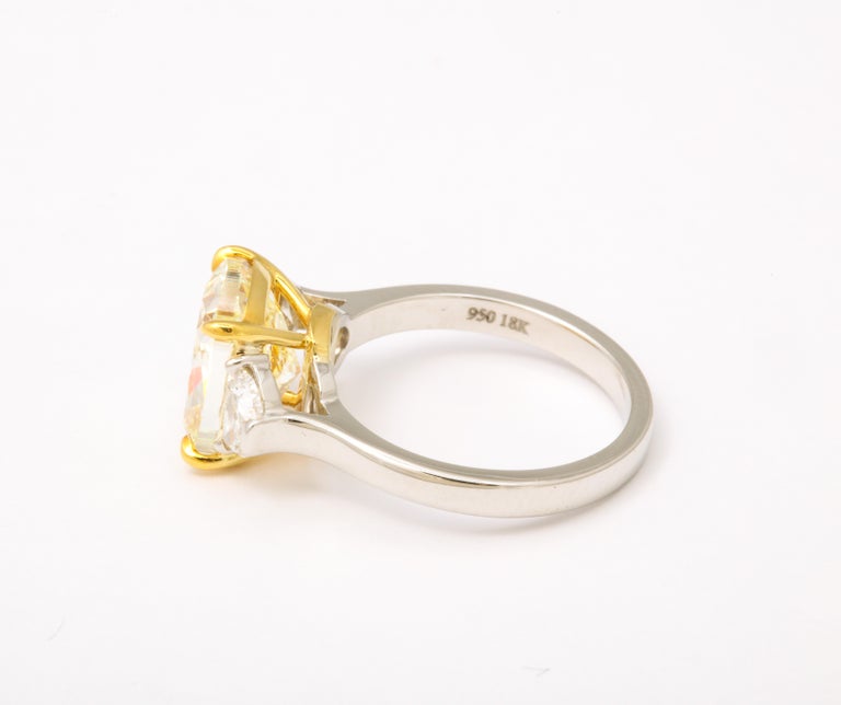 https://a.1stdibscdn.com/5-carat-yellow-diamond-ring-for-sale-picture-6/j_415/j_154958521650391213032/6R1A6662_master.jpg?width=768