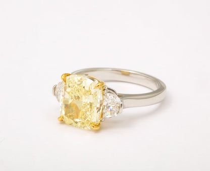 https://a.1stdibscdn.com/5-carat-yellow-diamond-ring-for-sale-picture-8/j_415/j_154958521650391215392/6R1A6664_master.jpg?width=768