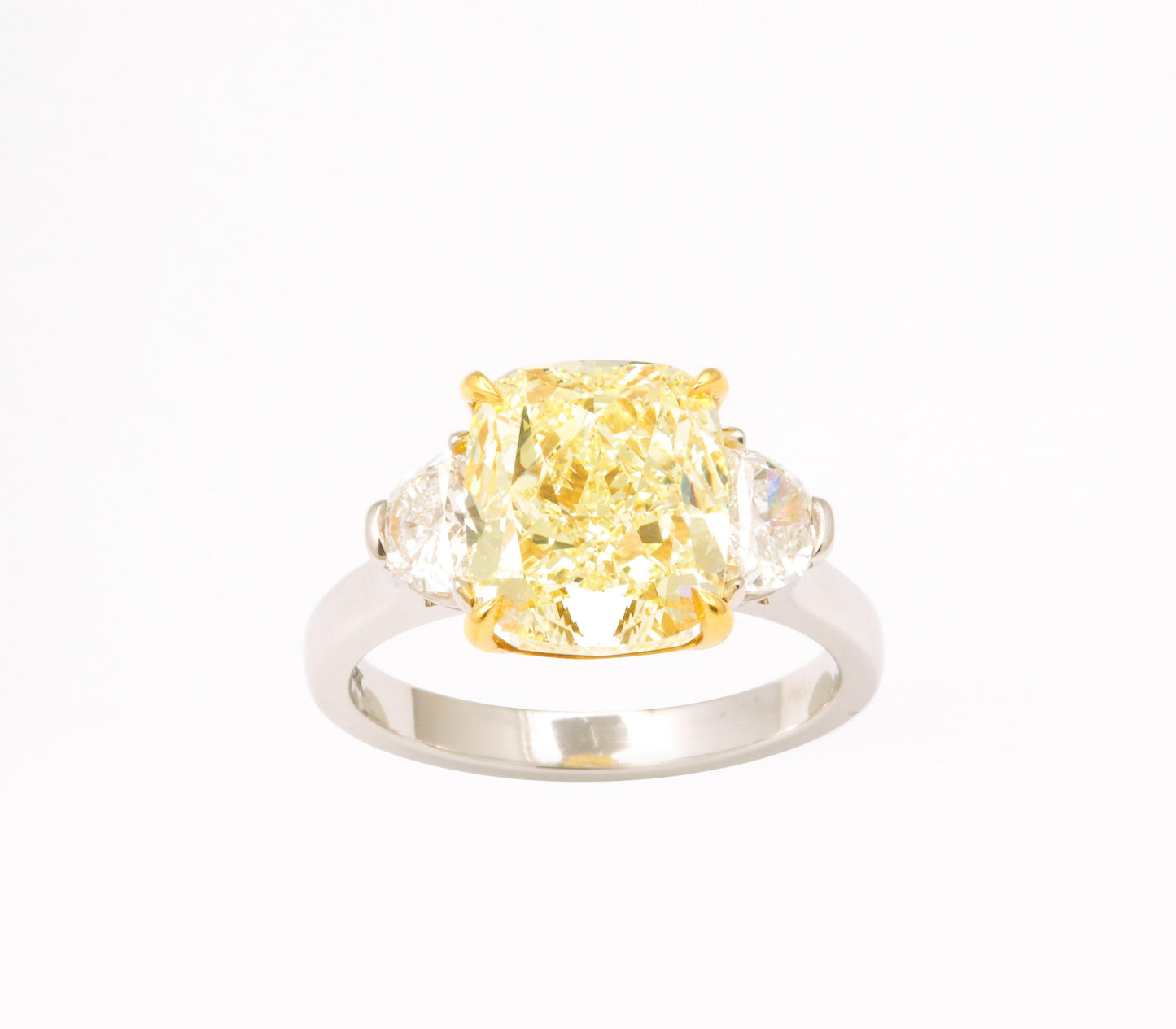 https://a.1stdibscdn.com/5-carat-yellow-diamond-ring-for-sale-picture-9/j_415/j_154958521650391214999/6R1A6666_master.jpg