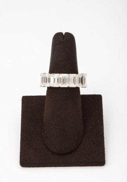 https://a.1stdibscdn.com/1420-carat-emerald-cut-diamond-eternity-band-for-sale-picture-2/j_415/j_155225321650555810258/6R1A6668_master.jpg?width=768