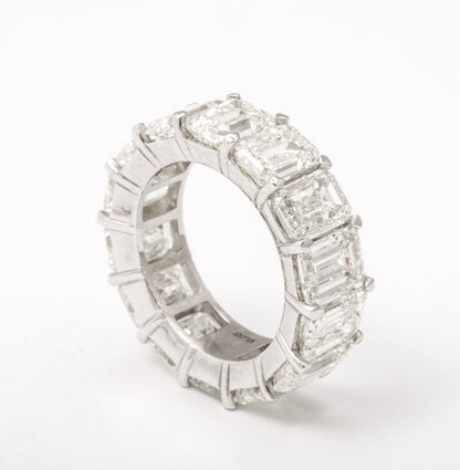 https://a.1stdibscdn.com/1420-carat-emerald-cut-diamond-eternity-band-for-sale-picture-5/j_415/j_155225321650555812845/6R1A6672_master.jpg?width=768