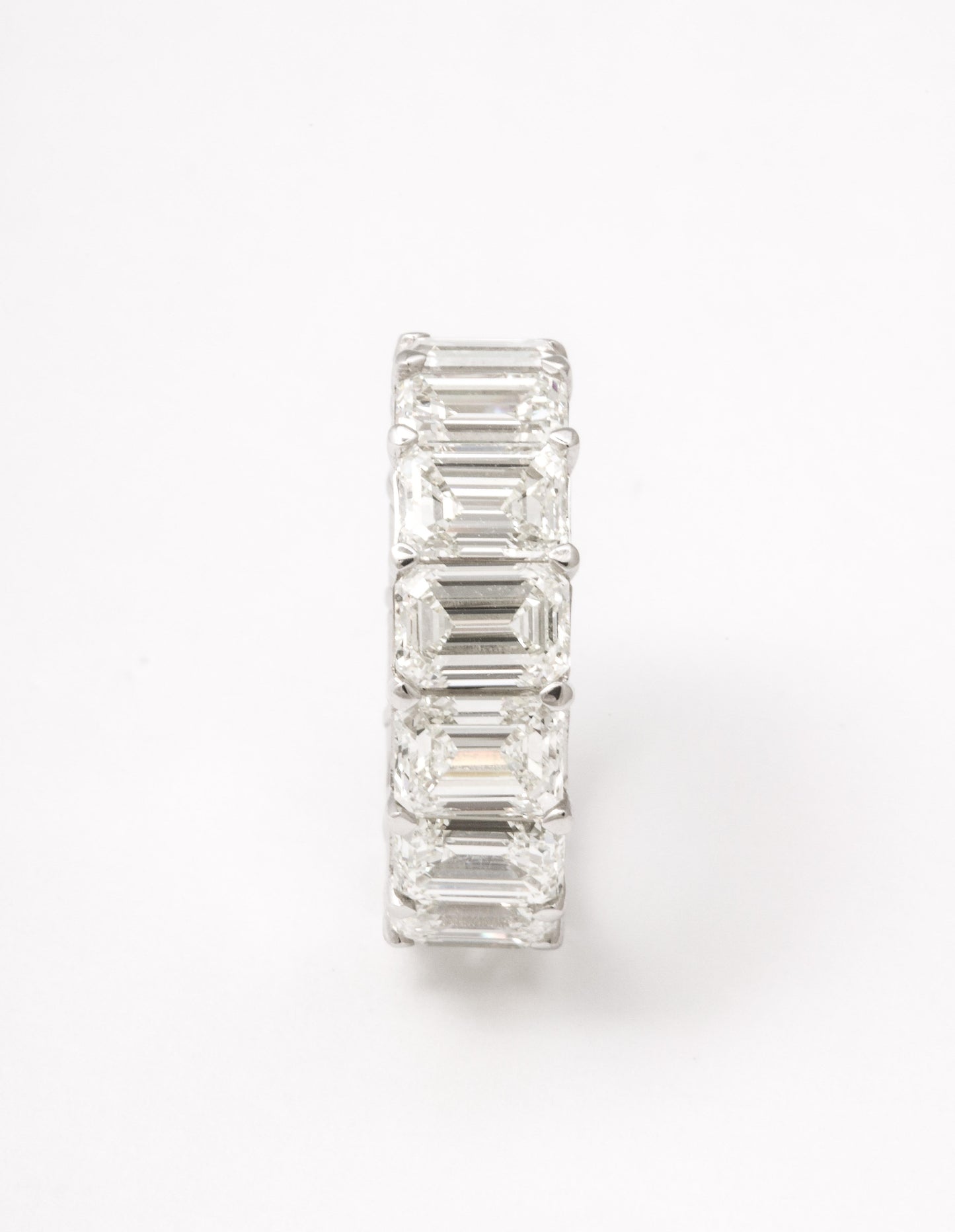 https://a.1stdibscdn.com/1420-carat-emerald-cut-diamond-eternity-band-for-sale-picture-8/j_415/j_155225321650555809932/6R1A6681_master.jpg