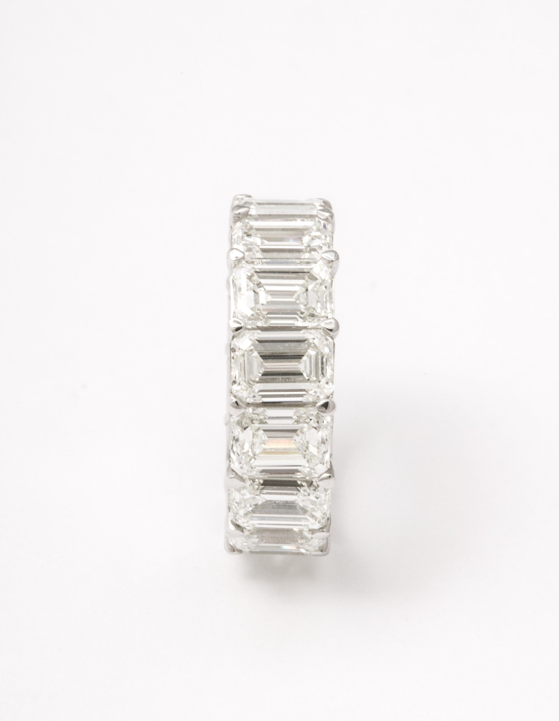 https://a.1stdibscdn.com/1420-carat-emerald-cut-diamond-eternity-band-for-sale-picture-8/j_415/j_155225321650555809932/6R1A6681_master.jpg
