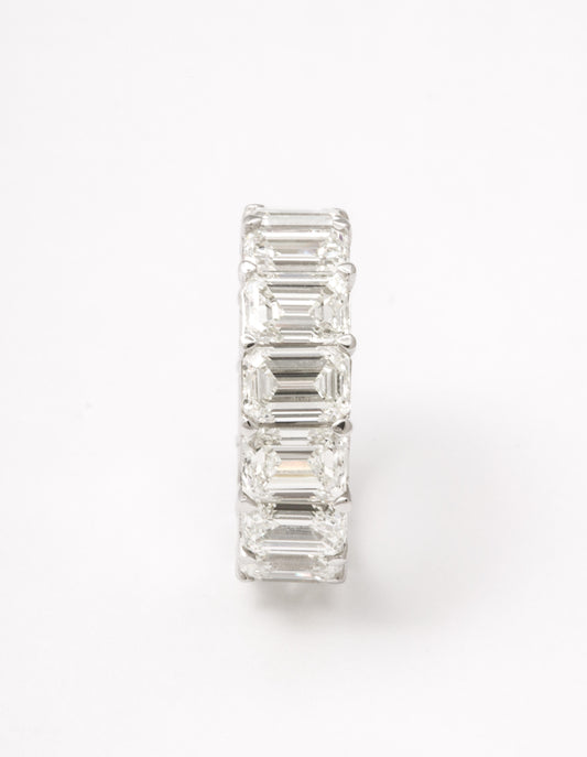 https://a.1stdibscdn.com/1420-carat-emerald-cut-diamond-eternity-band-for-sale-picture-8/j_415/j_155225321650555809932/6R1A6681_master.jpg