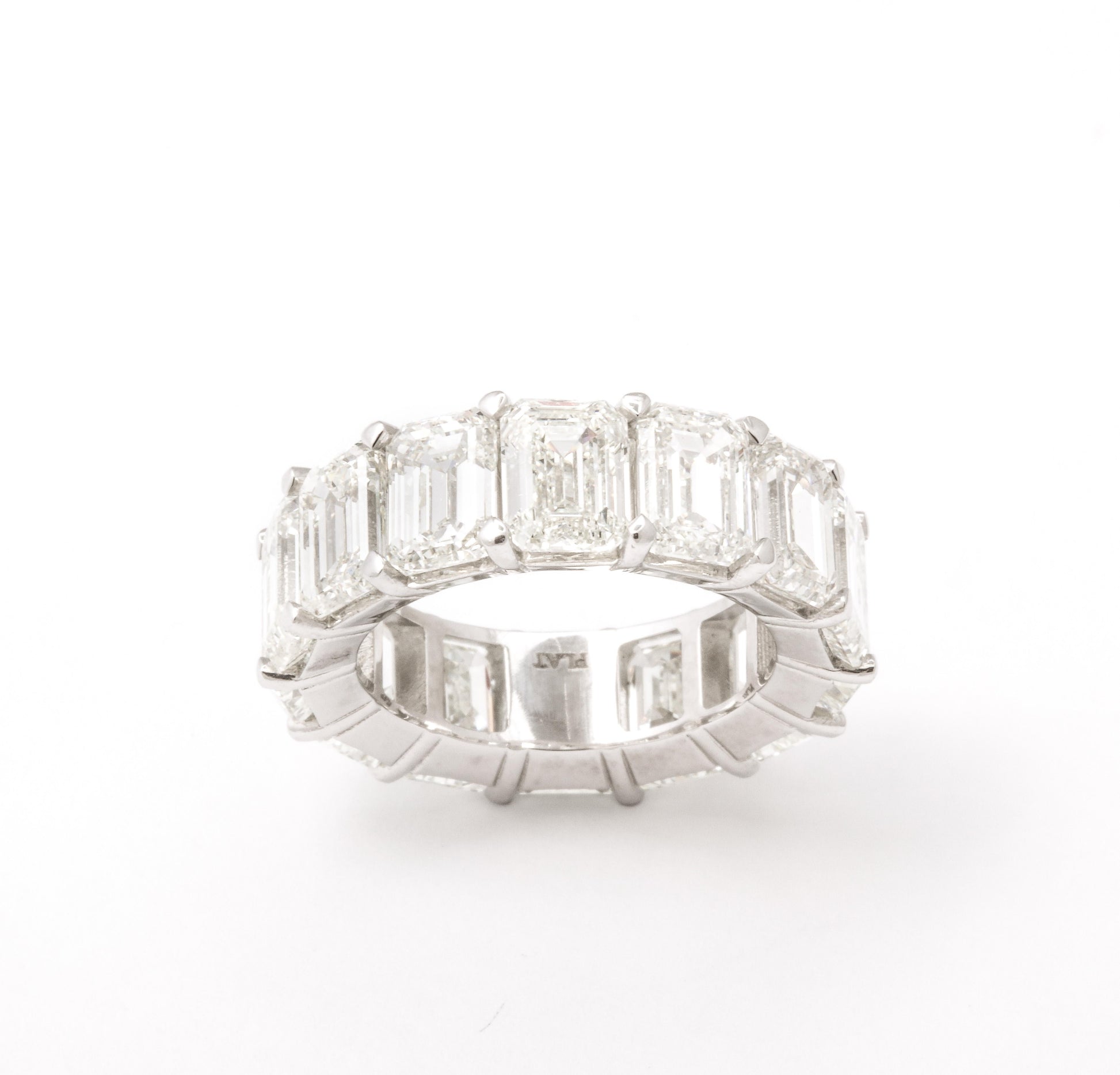 https://a.1stdibscdn.com/1420-carat-emerald-cut-diamond-eternity-band-for-sale-picture-9/j_415/j_155225321650555809909/6R1A6683_master.jpg