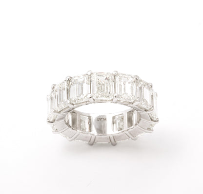 https://a.1stdibscdn.com/1420-carat-emerald-cut-diamond-eternity-band-for-sale-picture-9/j_415/j_155225321650555809909/6R1A6683_master.jpg