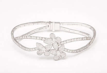 https://a.1stdibscdn.com/triple-butterfly-diamond-bracelet-for-sale-picture-3/j_415/j_154513021650038173737/6R1A6717_master.jpg?width=768