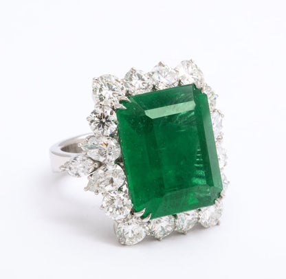 https://a.1stdibscdn.com/emerald-and-diamond-cocktail-ring-for-sale-picture-3/j_415/1612454591133/6R1A6793_master.jpg?width=768