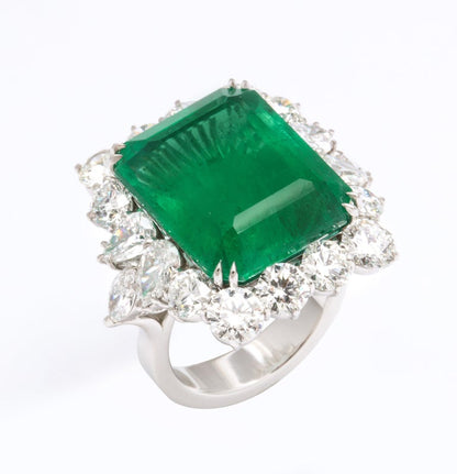 https://a.1stdibscdn.com/emerald-and-diamond-cocktail-ring-for-sale-picture-7/j_415/1612454607225/6R1A6798_master.jpg?width=768