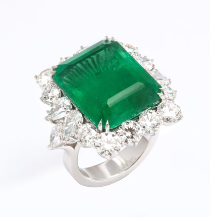 https://a.1stdibscdn.com/emerald-and-diamond-cocktail-ring-for-sale-picture-7/j_415/1612454607225/6R1A6798_master.jpg