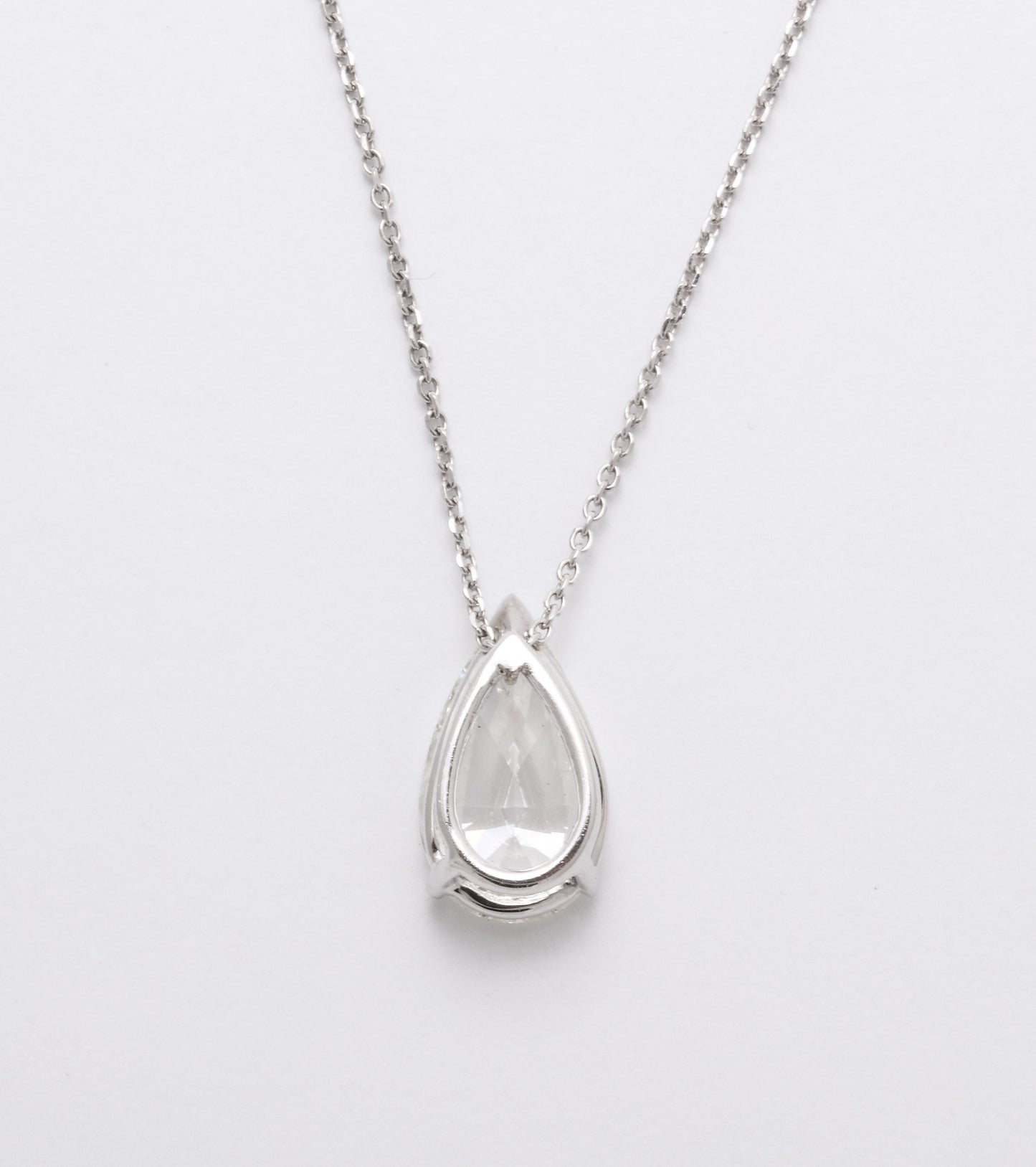 https://a.1stdibscdn.com/3-carat-gia-pear-shape-solitaire-pendant-for-sale-picture-6/j_415/1612898070101/6R1A6866_master.jpg