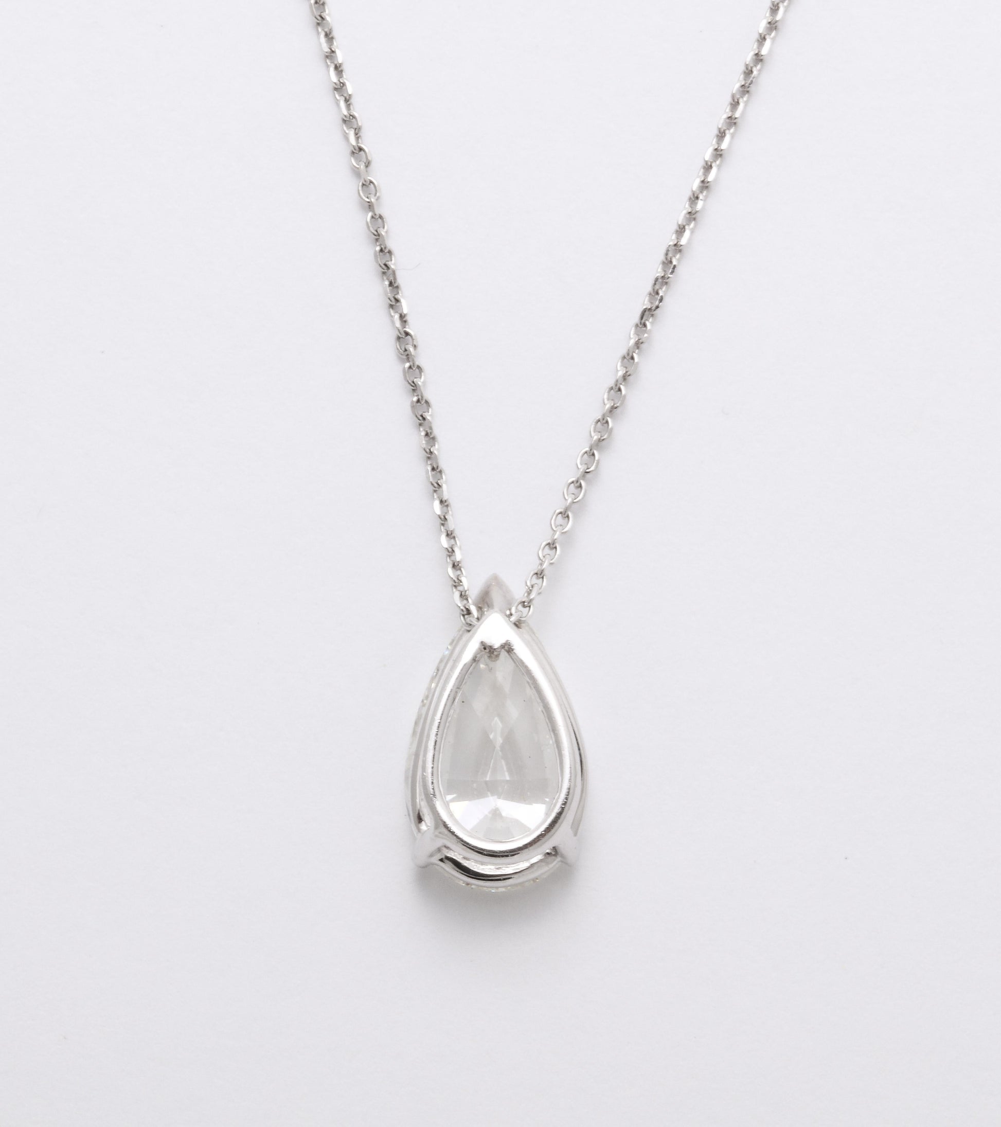 https://a.1stdibscdn.com/3-carat-gia-pear-shape-solitaire-pendant-for-sale-picture-6/j_415/1612898070101/6R1A6866_master.jpg