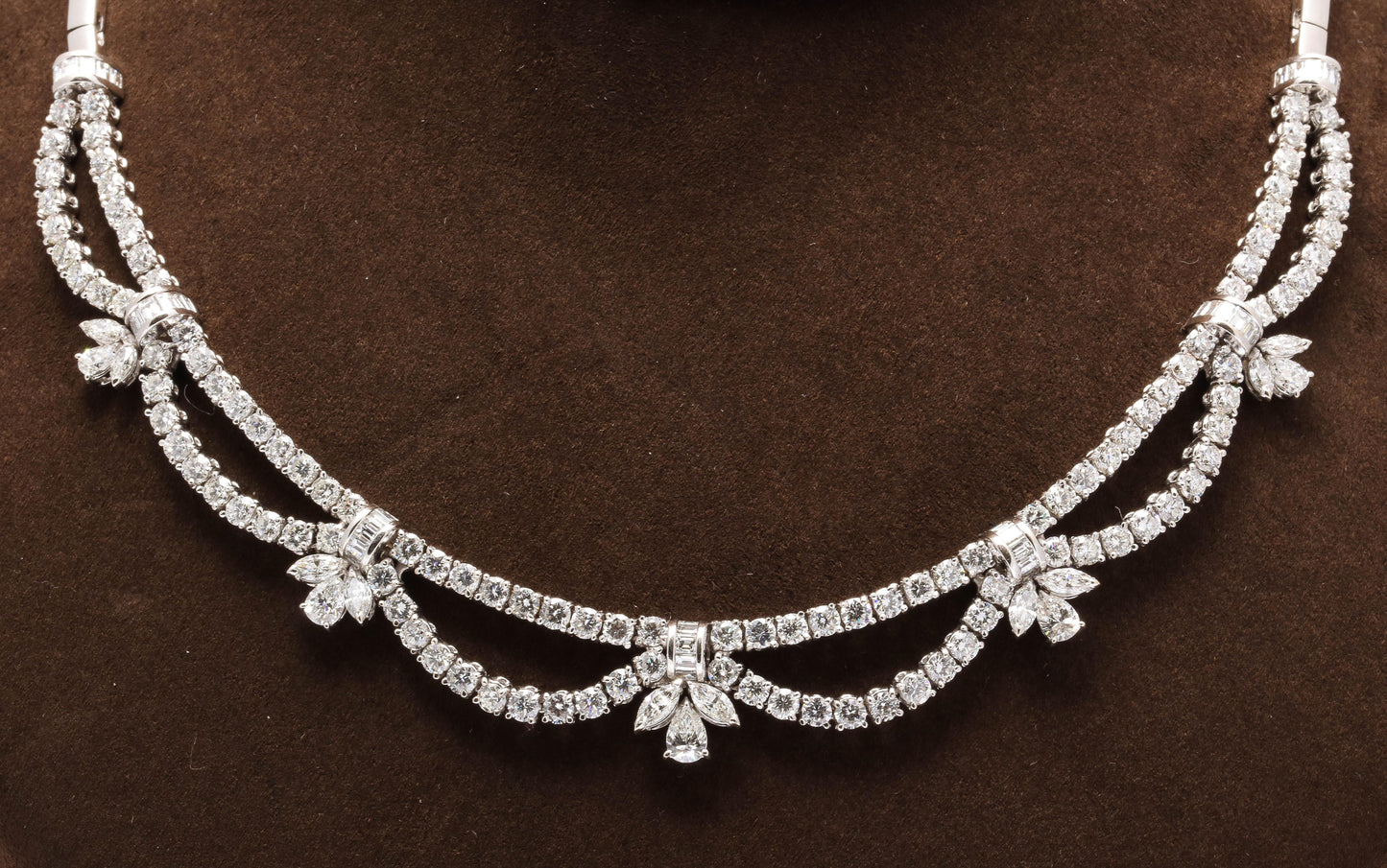 https://a.1stdibscdn.com/diamond-necklace-for-sale-picture-8/j_415/1612551869998/6R1A6898_master.jpg