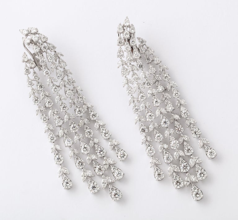 https://a.1stdibscdn.com/diamond-dangle-chandelier-front-back-earrings-for-sale-picture-4/j_415/1607532381636/6R1A7387_master.jpg?width=768