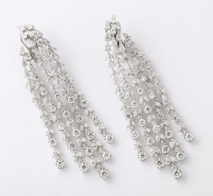 https://a.1stdibscdn.com/diamond-dangle-chandelier-front-back-earrings-for-sale-picture-4/j_415/1607532381636/6R1A7387_master.jpg?width=768