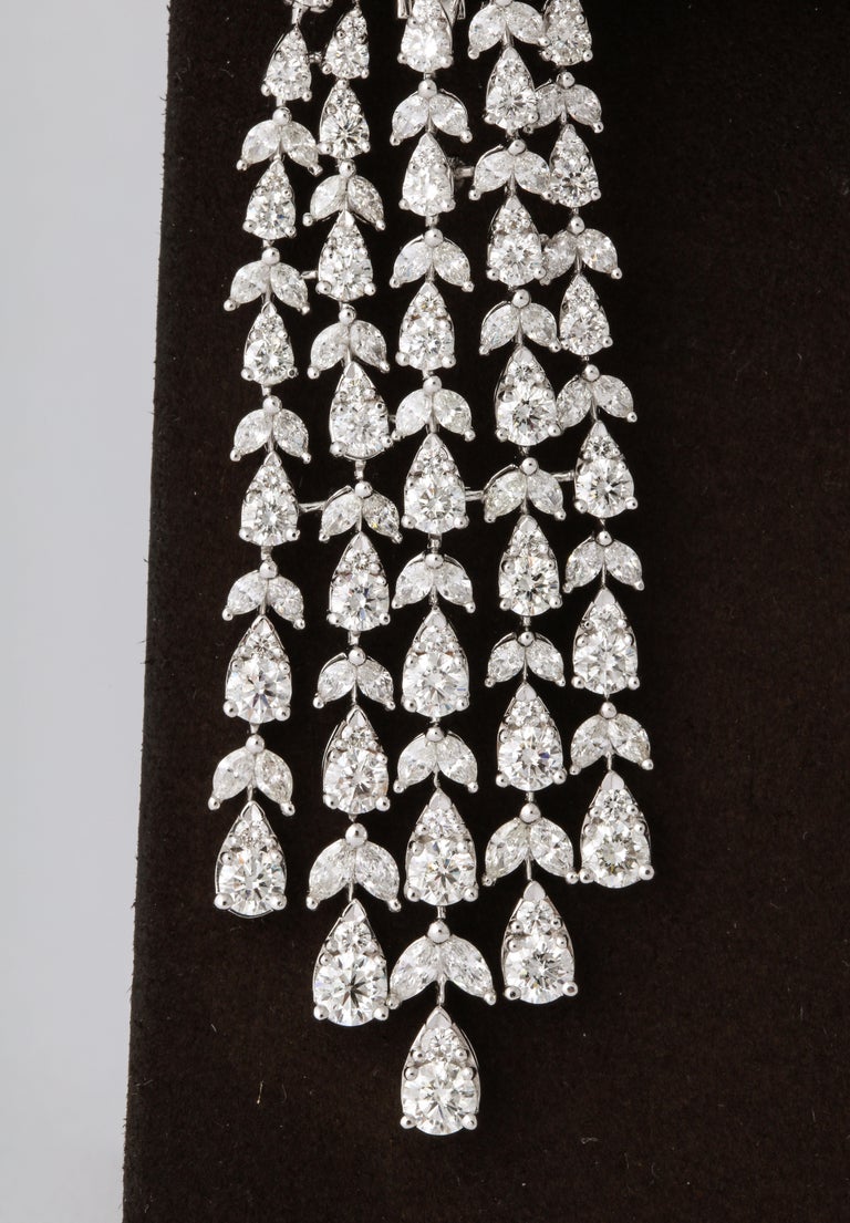 https://a.1stdibscdn.com/diamond-dangle-chandelier-front-back-earrings-for-sale-picture-6/j_415/1607532390008/6R1A7390_master.jpg?width=768