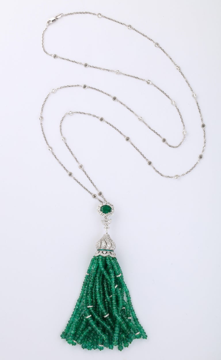 https://a.1stdibscdn.com/emerald-and-diamond-tassel-necklace-for-sale-picture-2/j_415/1605727996422/6R1A7450_master.jpg?width=768