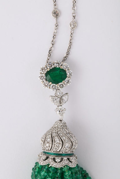 https://a.1stdibscdn.com/emerald-and-diamond-tassel-necklace-for-sale-picture-5/j_415/1605728020226/6R1A7459_master.jpg?width=768