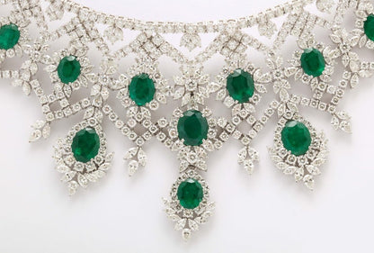 https://a.1stdibscdn.com/emerald-and-diamond-choker-necklace-for-sale-picture-4/j_415/j_183831221675869509694/6R1A7837_master.jpg?width=768
