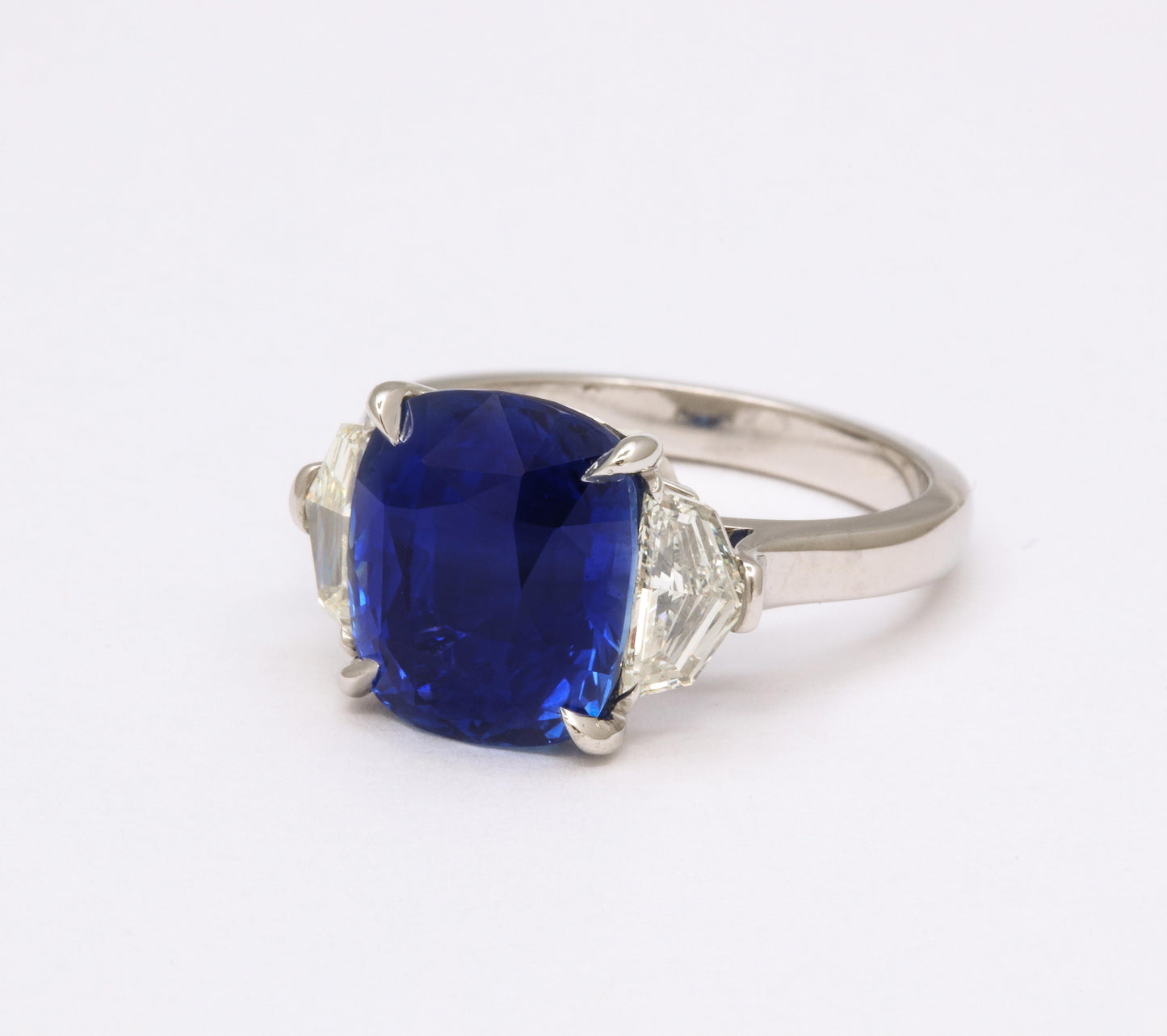 https://a.1stdibscdn.com/7-carat-cushion-cut-sapphire-and-diamond-ring-for-sale-picture-4/j_415/j_144397121641926942048/6R1A8303_master.jpg